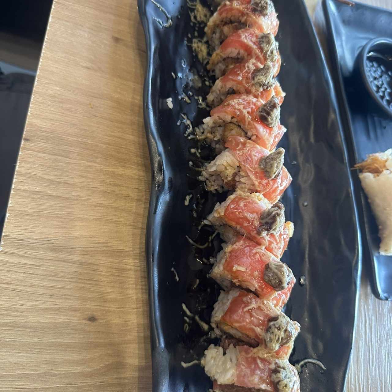Roll trufado de salmón