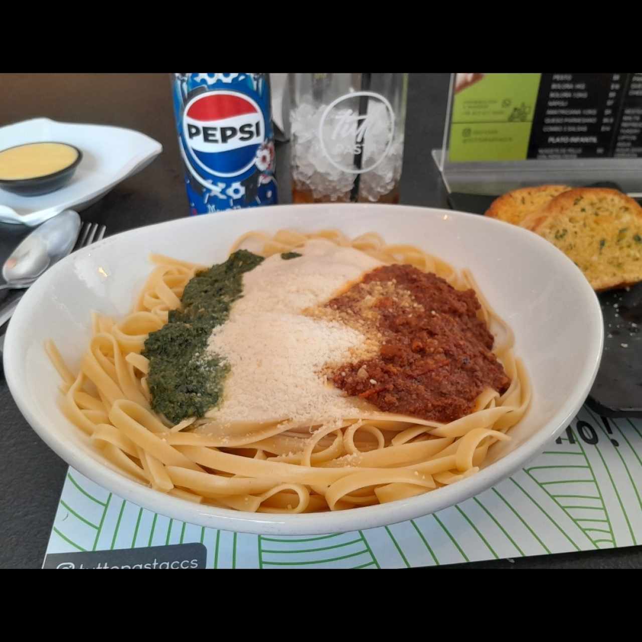 Fetuccini Tres Salsas.