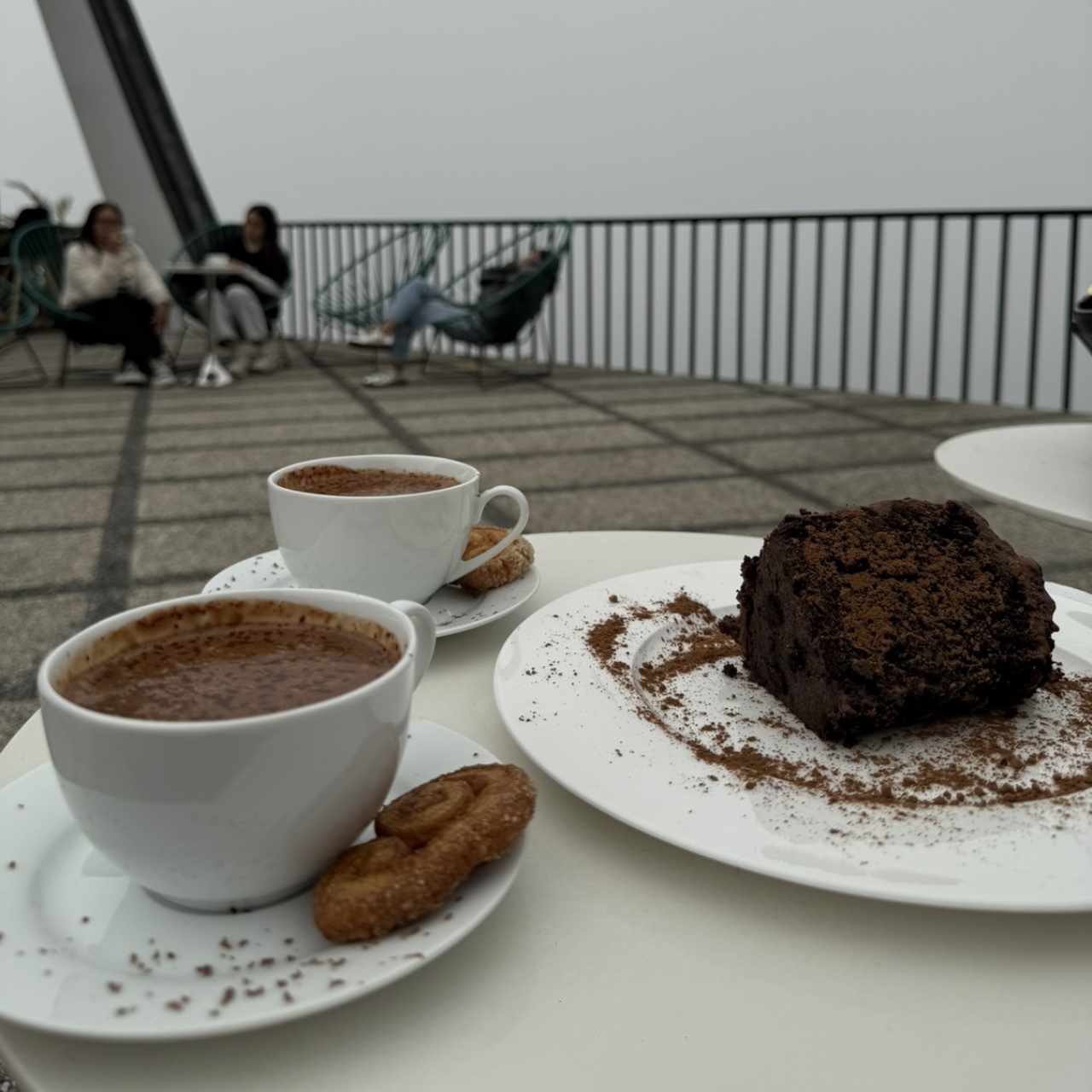 Chocolate caliente + torta de chocolate