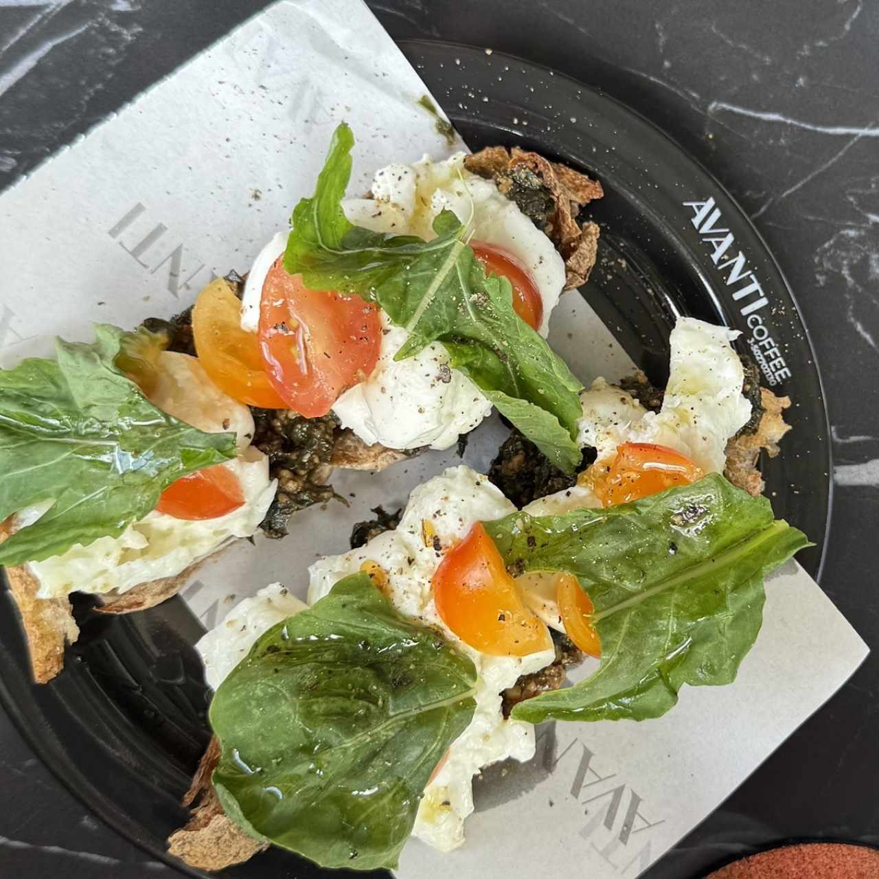 Mini tostadas capresa 