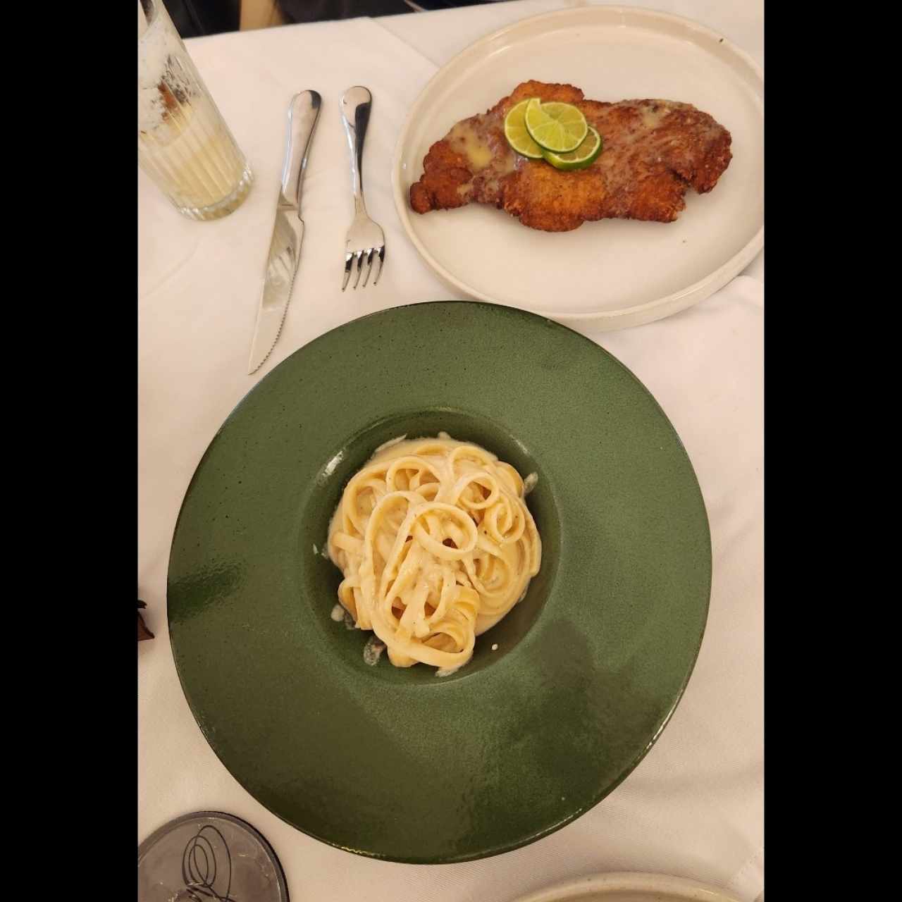 Milanesa de pollo con pasta
