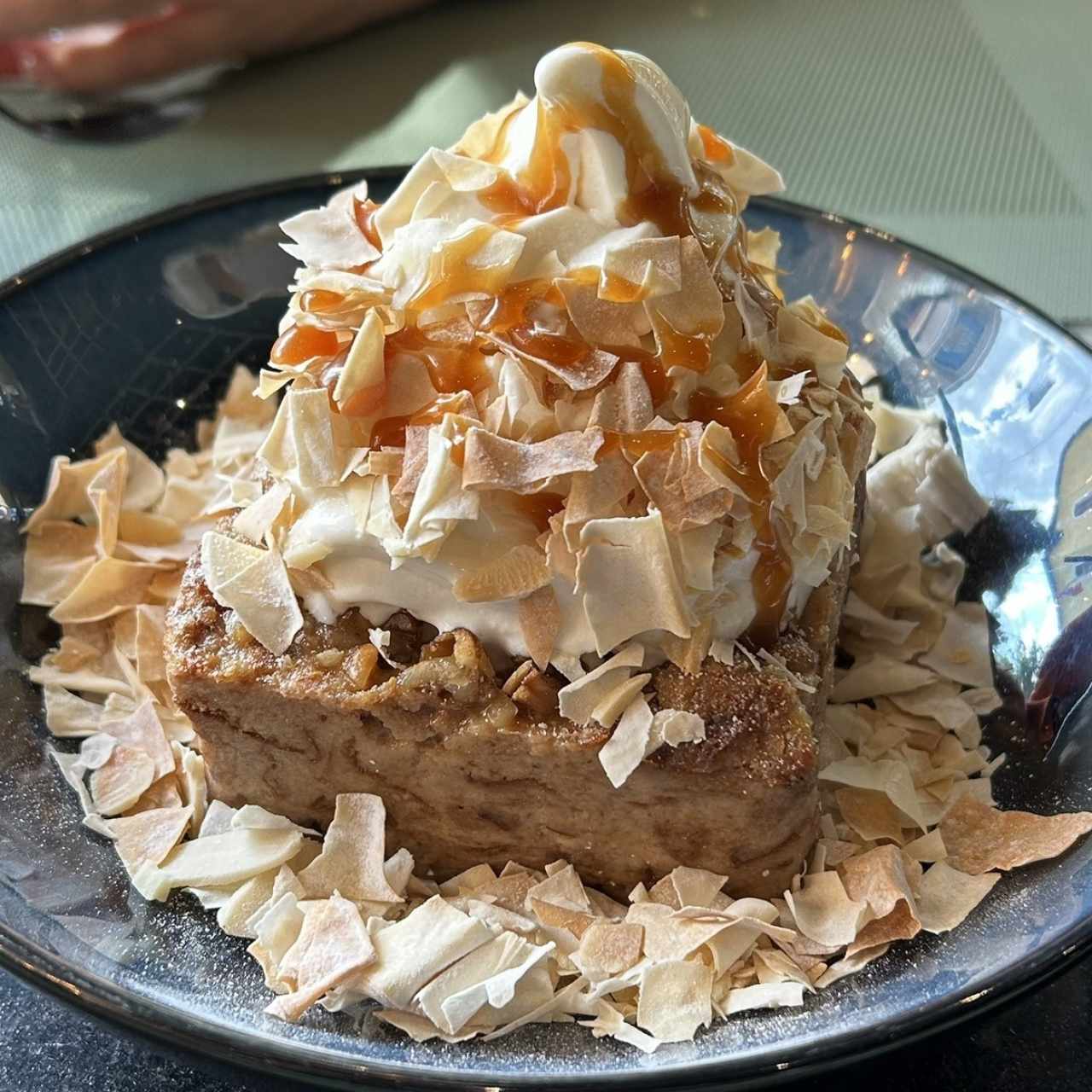 Torta de pan con helado de yogur 
