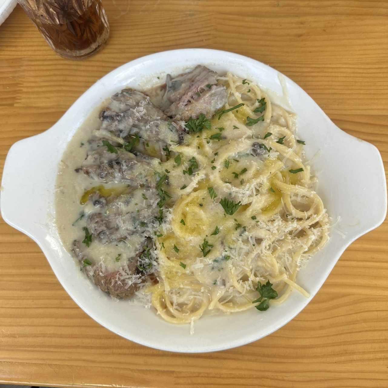 Lomito con pasta de champiñones