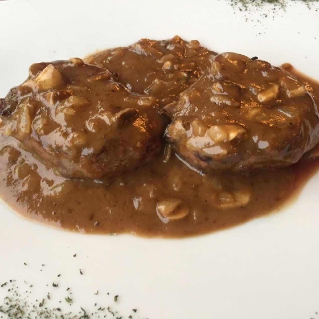 Medallones de Lomito en salsa de Champiñones, muy bueno..!