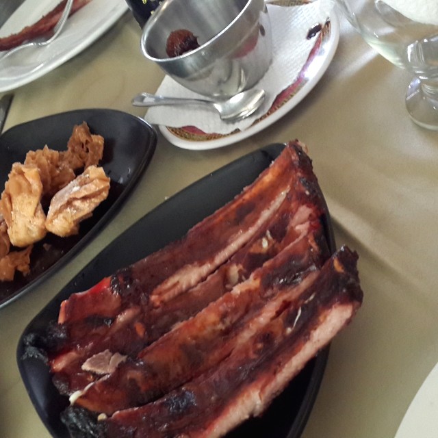 Costillitas y guanton frito, excelente