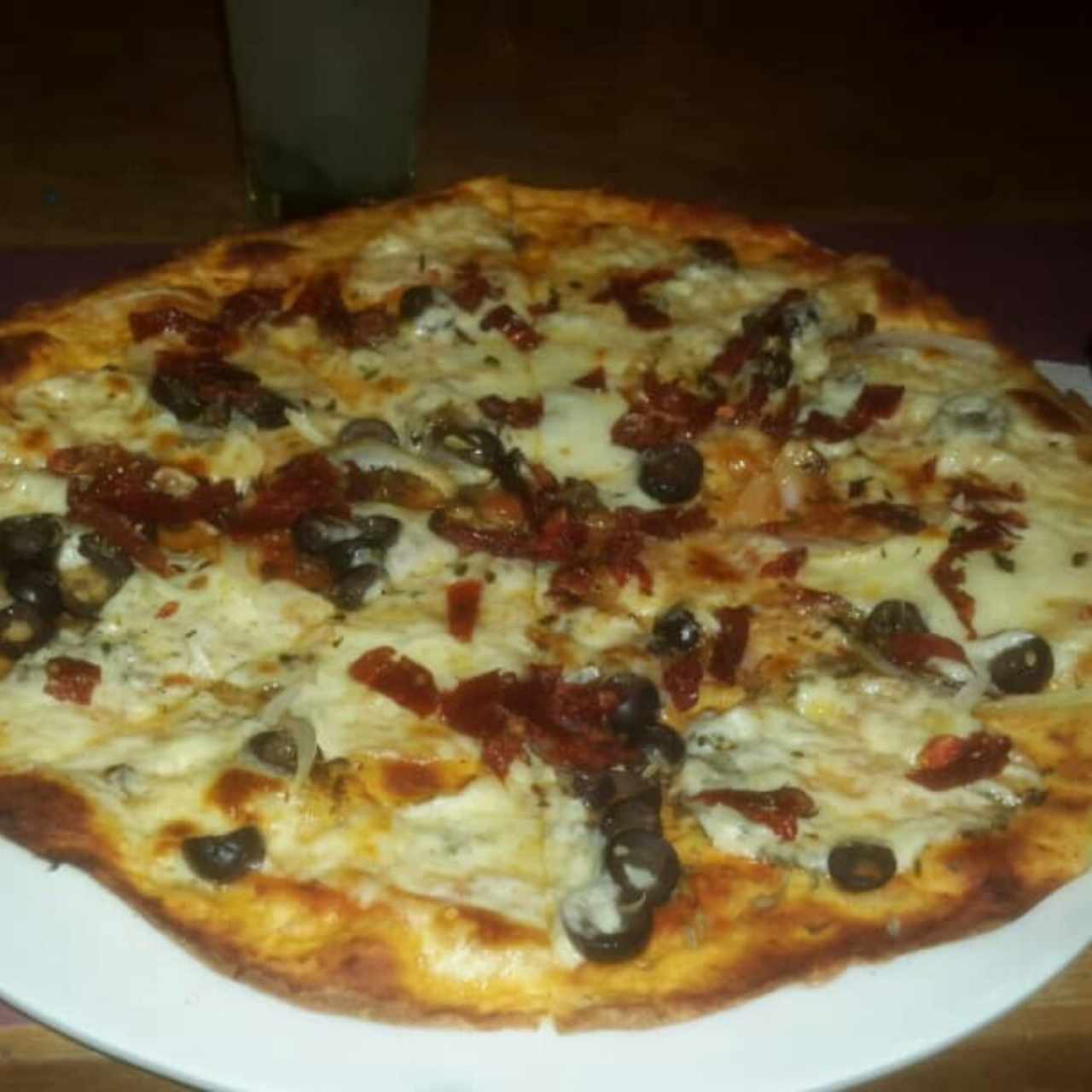 pizza tomate secos y aceitunas 