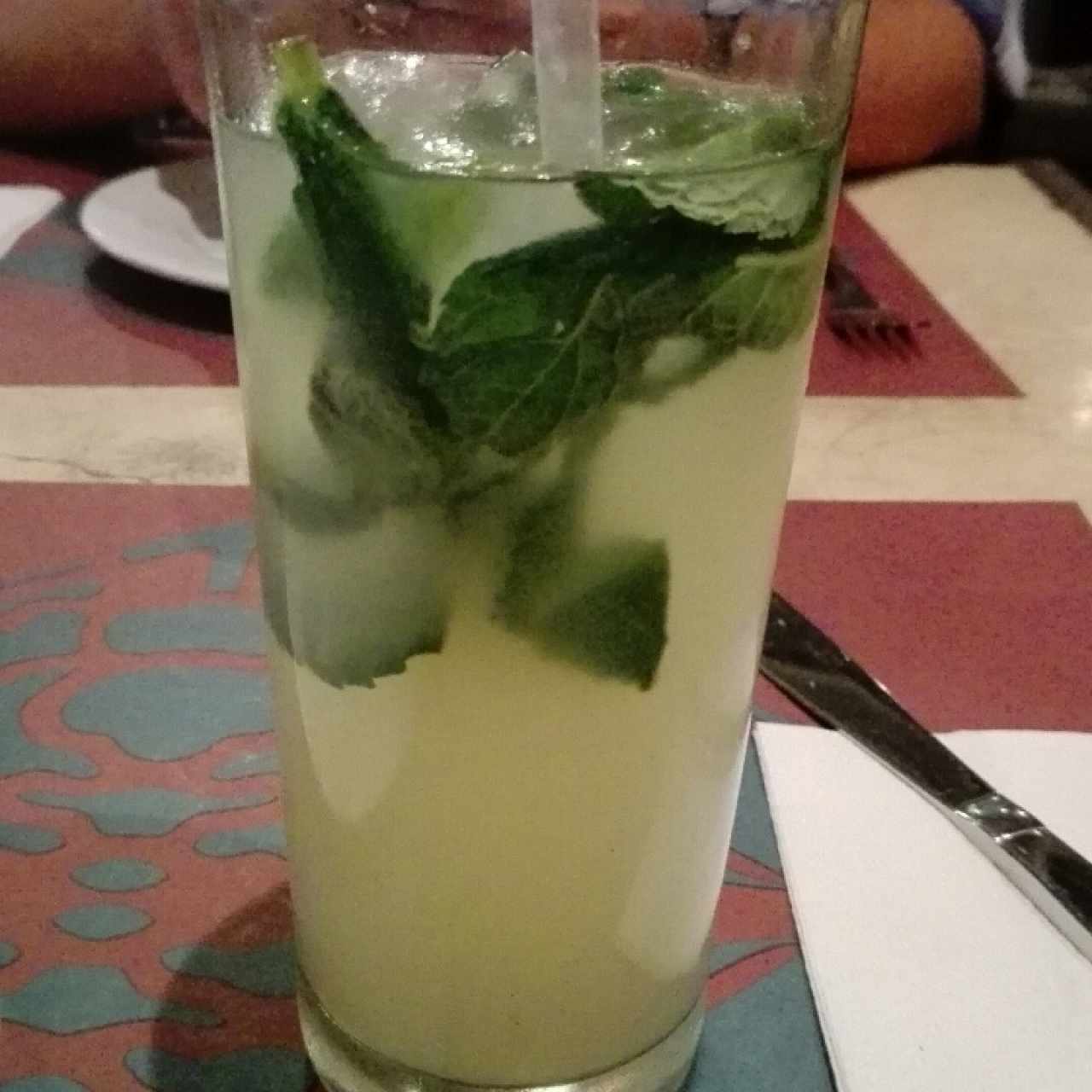limonada con hierbabuena