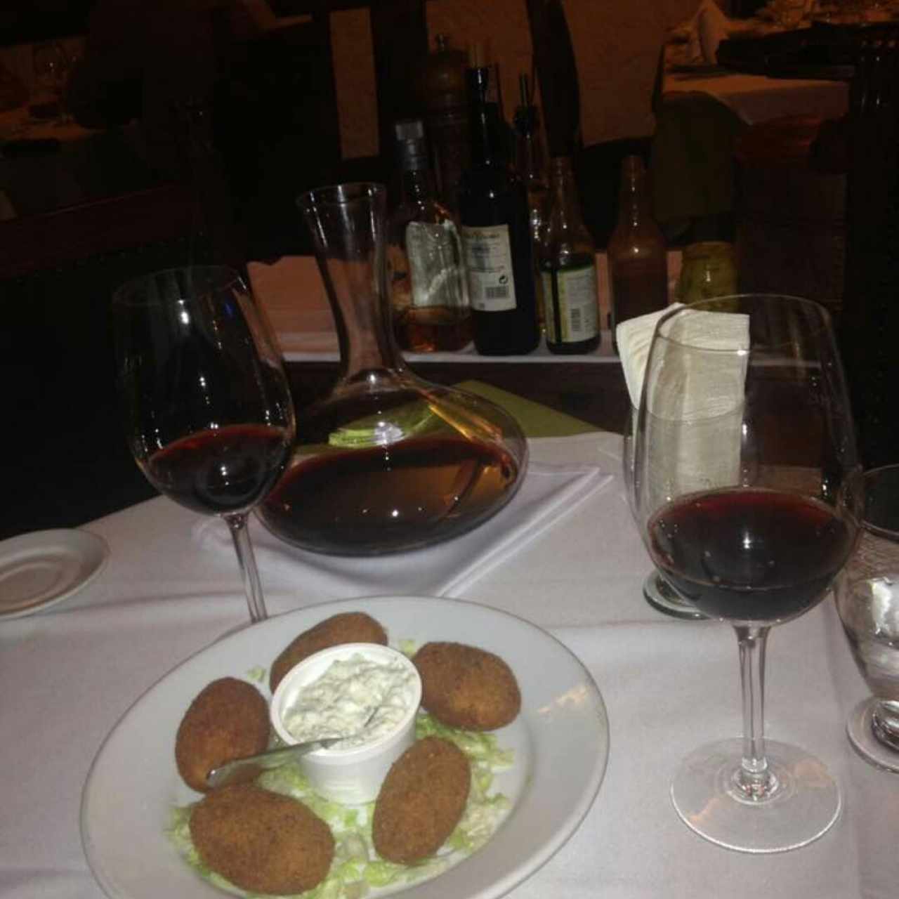 Croquetas de Mero, Excelentes, Vino en descorche y decantado, más todo preparado para los Langostinos al Whisky