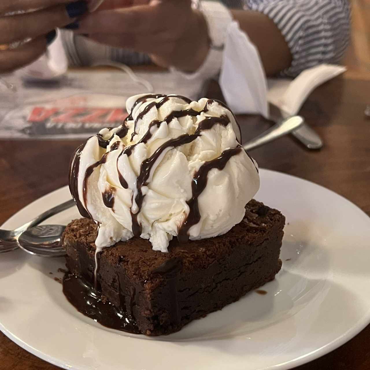 POSTRES - BROWNIE GELATO