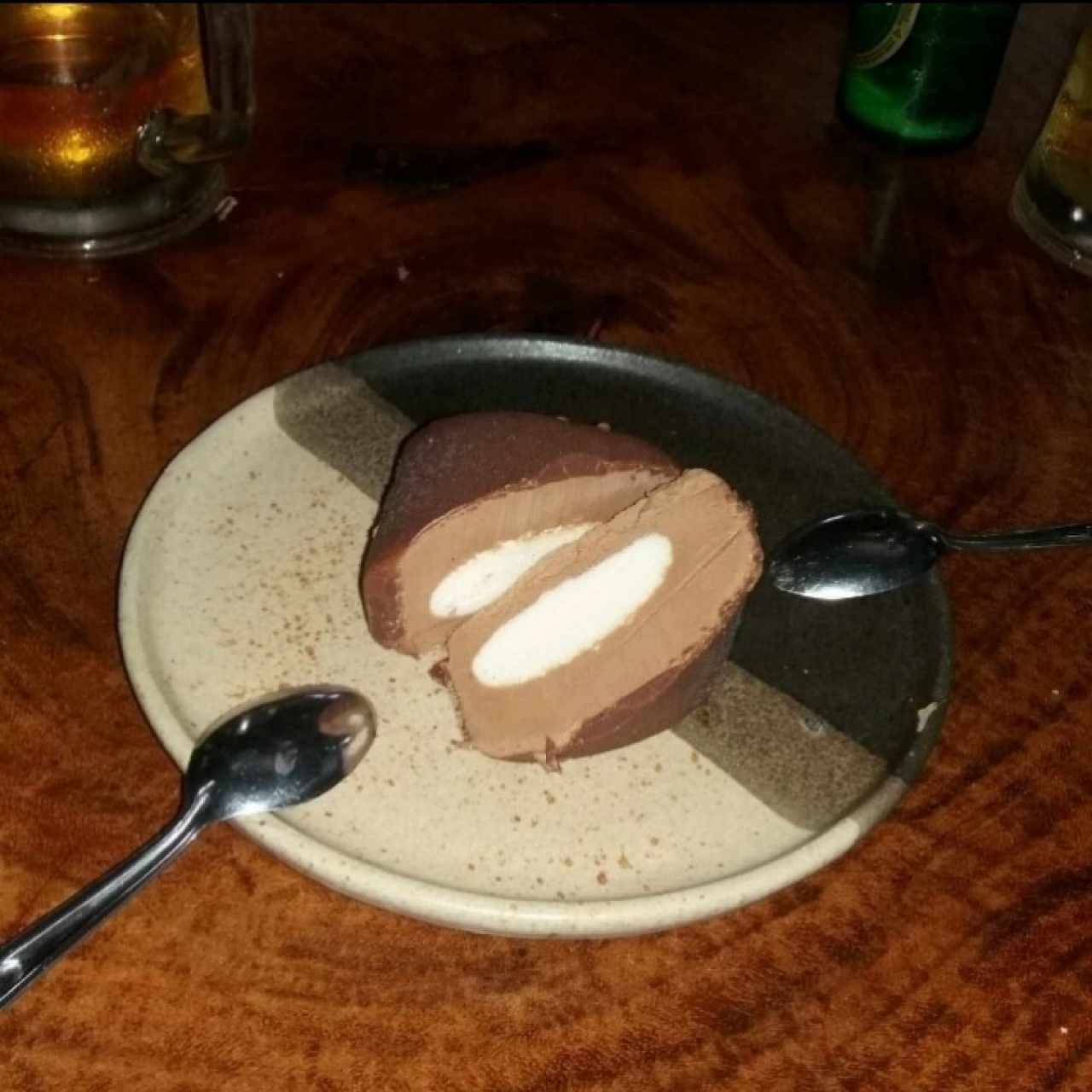 Tartufo, un excelente postre tras la pizza