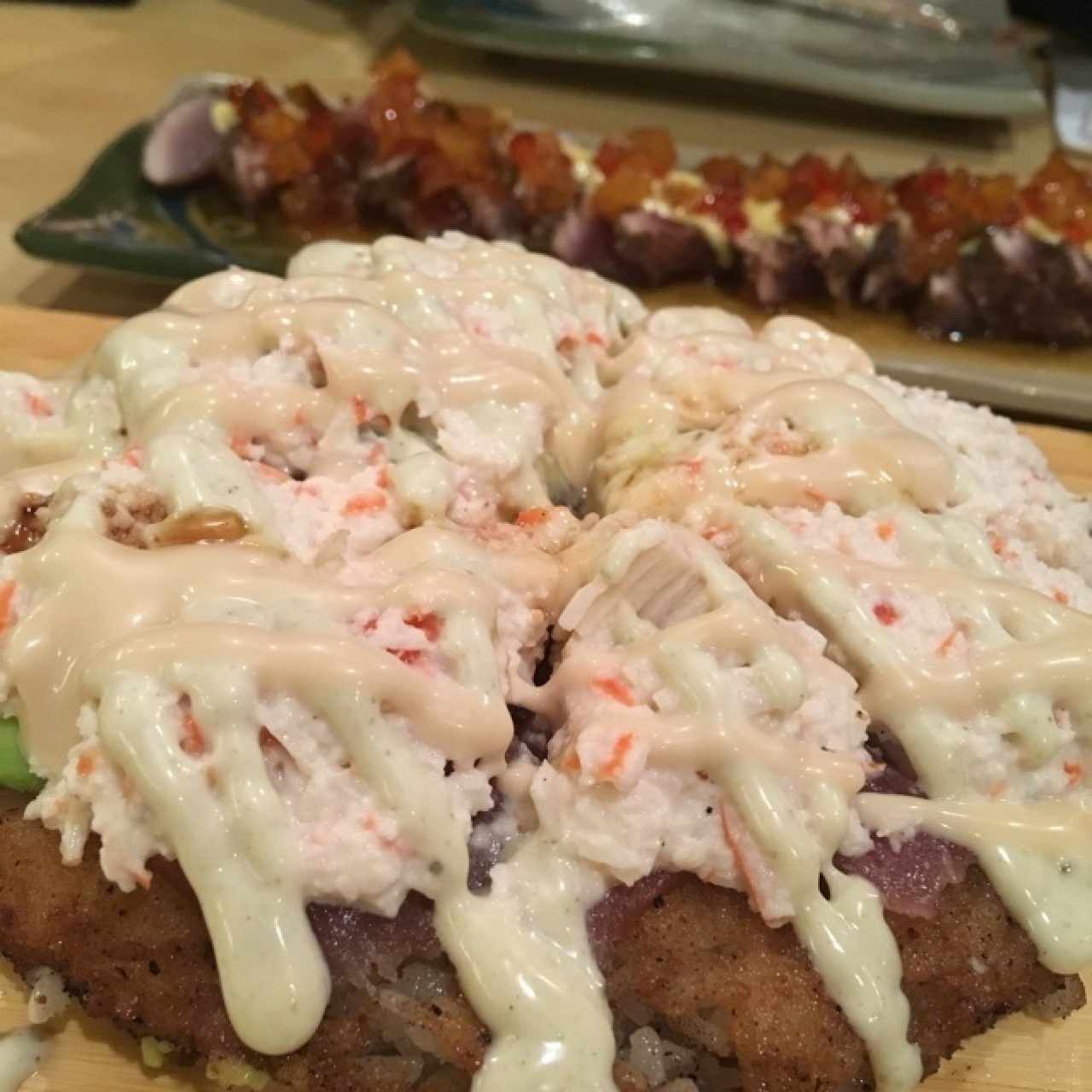 sushi pizza y atun abrasado 