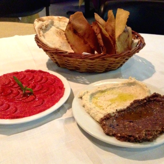 Keppe Crudo / Hummus Berenjena con Aceituna y Garbanzo