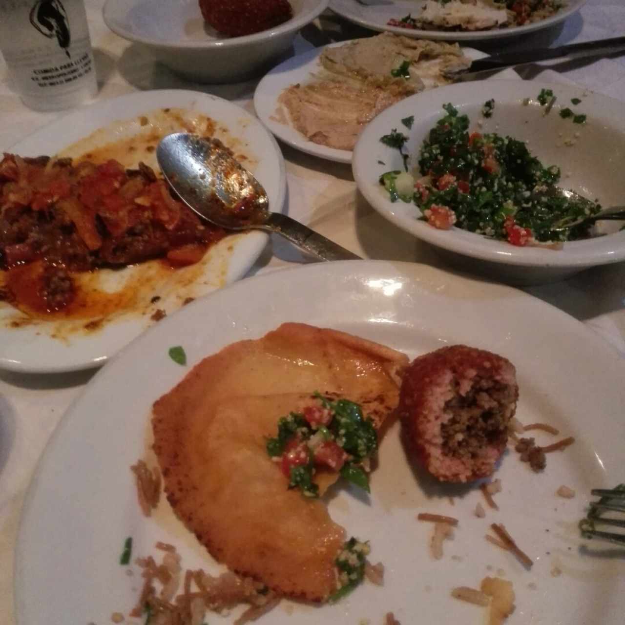 disculpen la foto no resistimos, canoa de berenjenas tabule arroz con cordero y kibbe frito