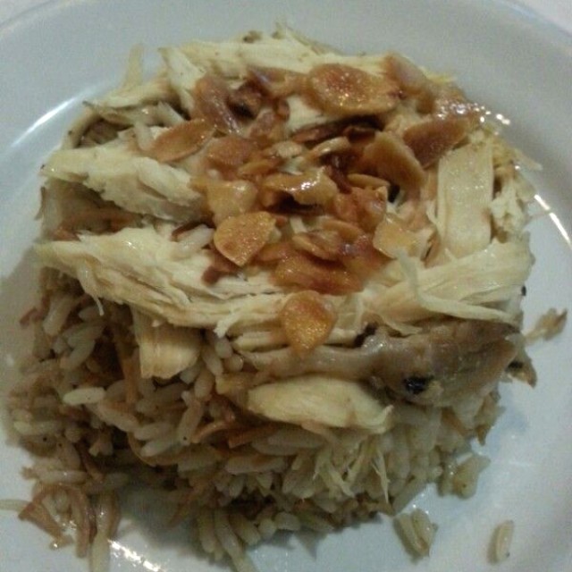 Arroz con pollo  y almendras