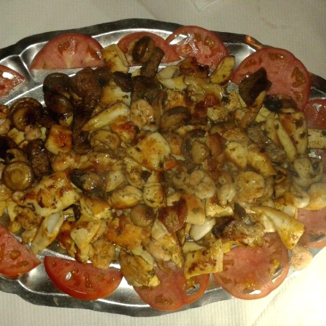 Parrilla Mixta Dena Ona. Lomito, calamares y camarones