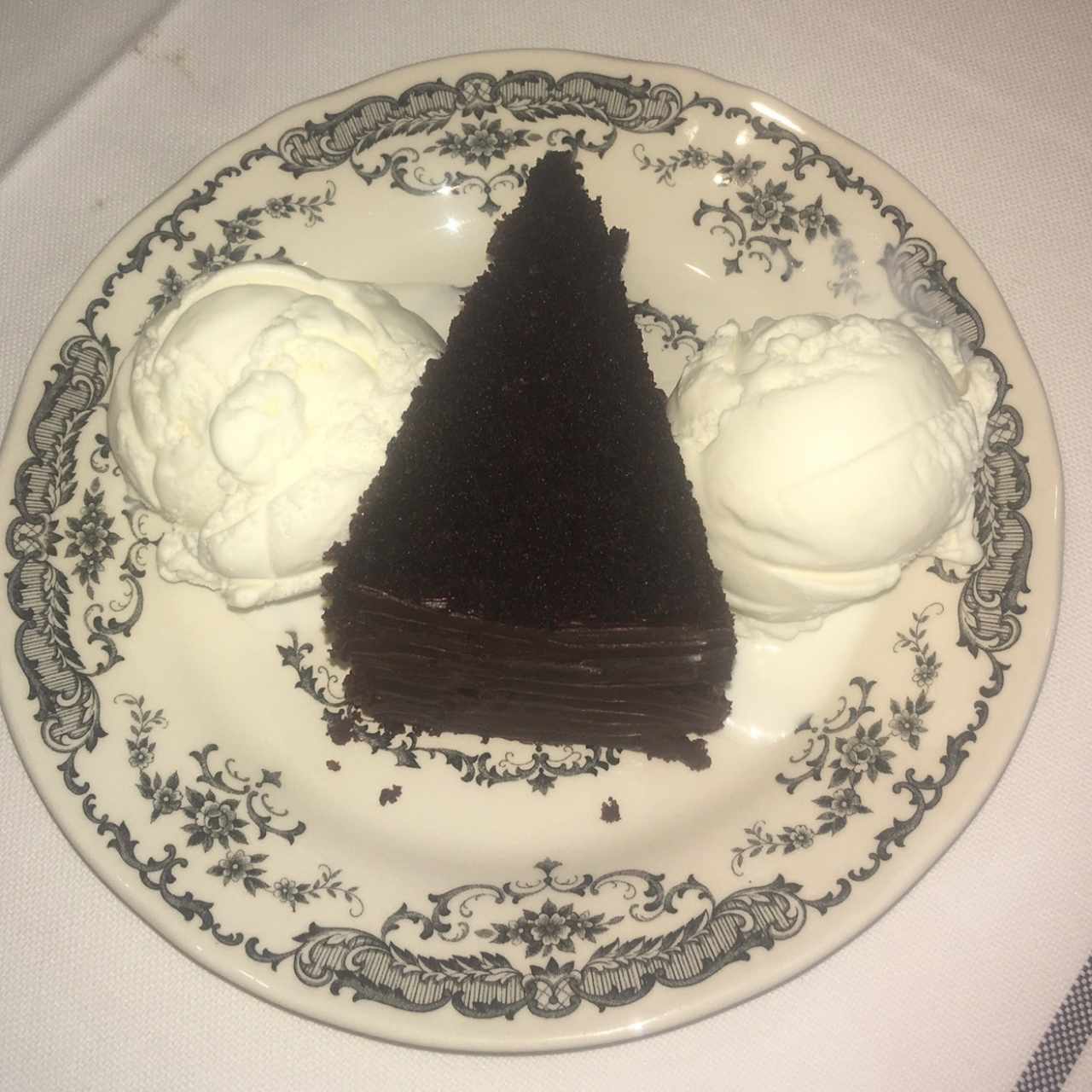 Torta de Chocolate con Helado de Mantecado