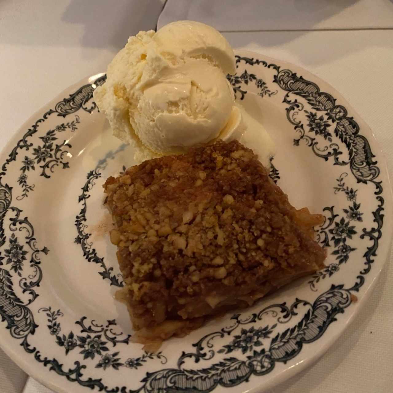 Pie Manzana con Helado Mantecado