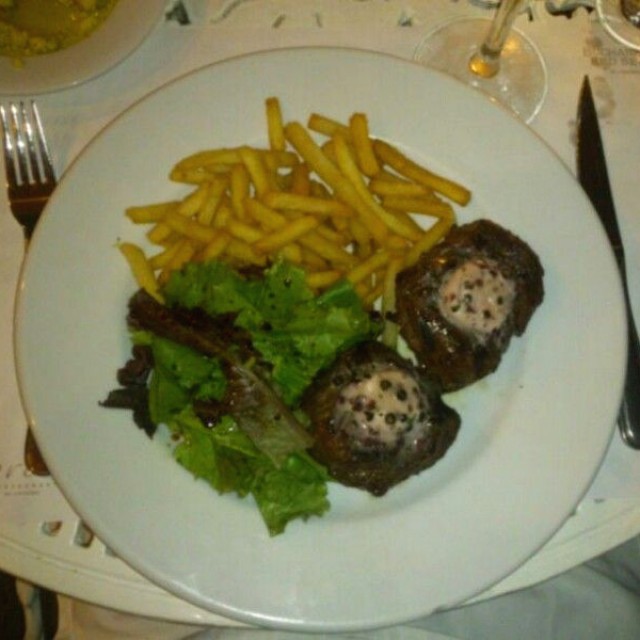 Steak de lomito a la pimienta verde