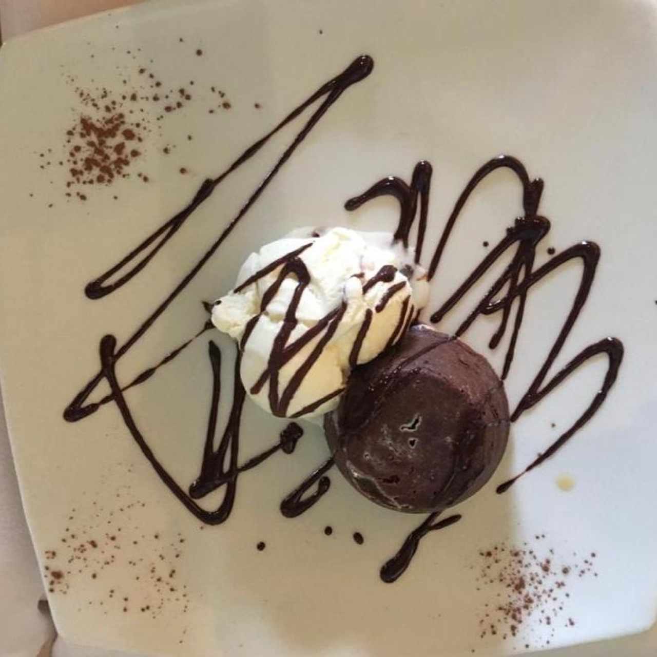 Volcán de Chocolate con Helado de Mantecado