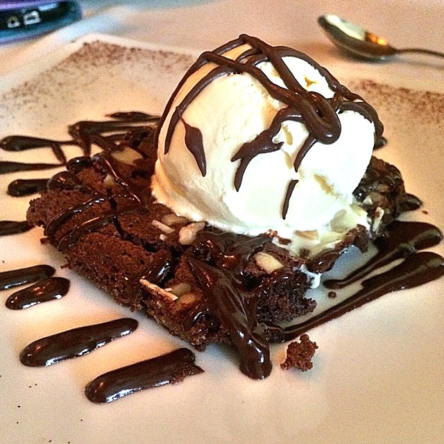 Brownie con helado