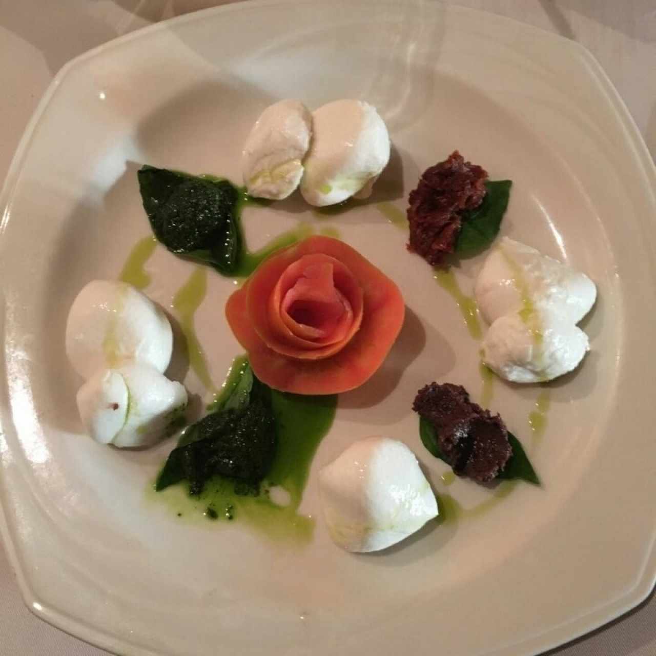 bocconcini con cuatro tipos de pesto