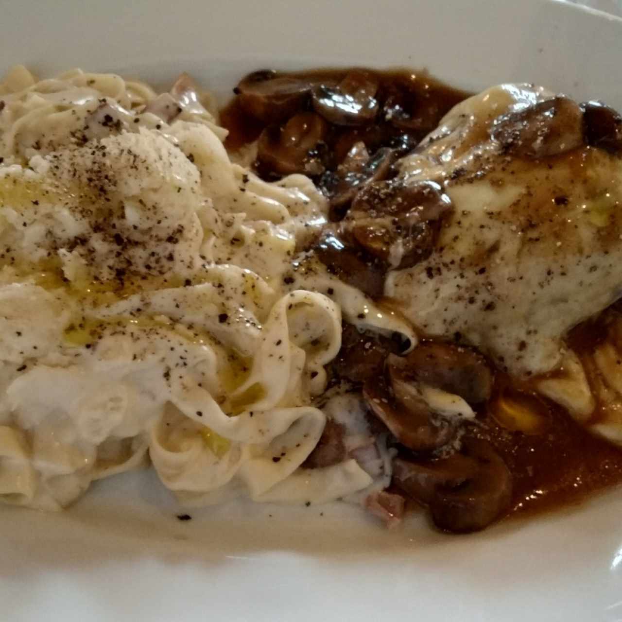 cartoccio de lomito con fetuccini al grana padano