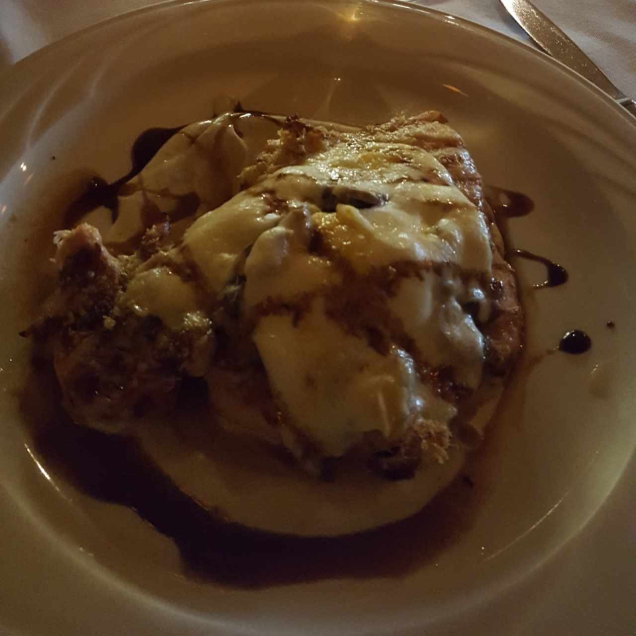 Pechuga de pollo al grill con champiñones 