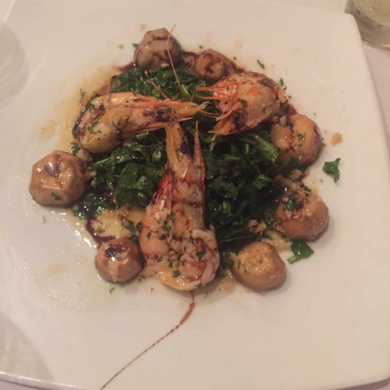 Ensalada tibia de langostinos y hongos!