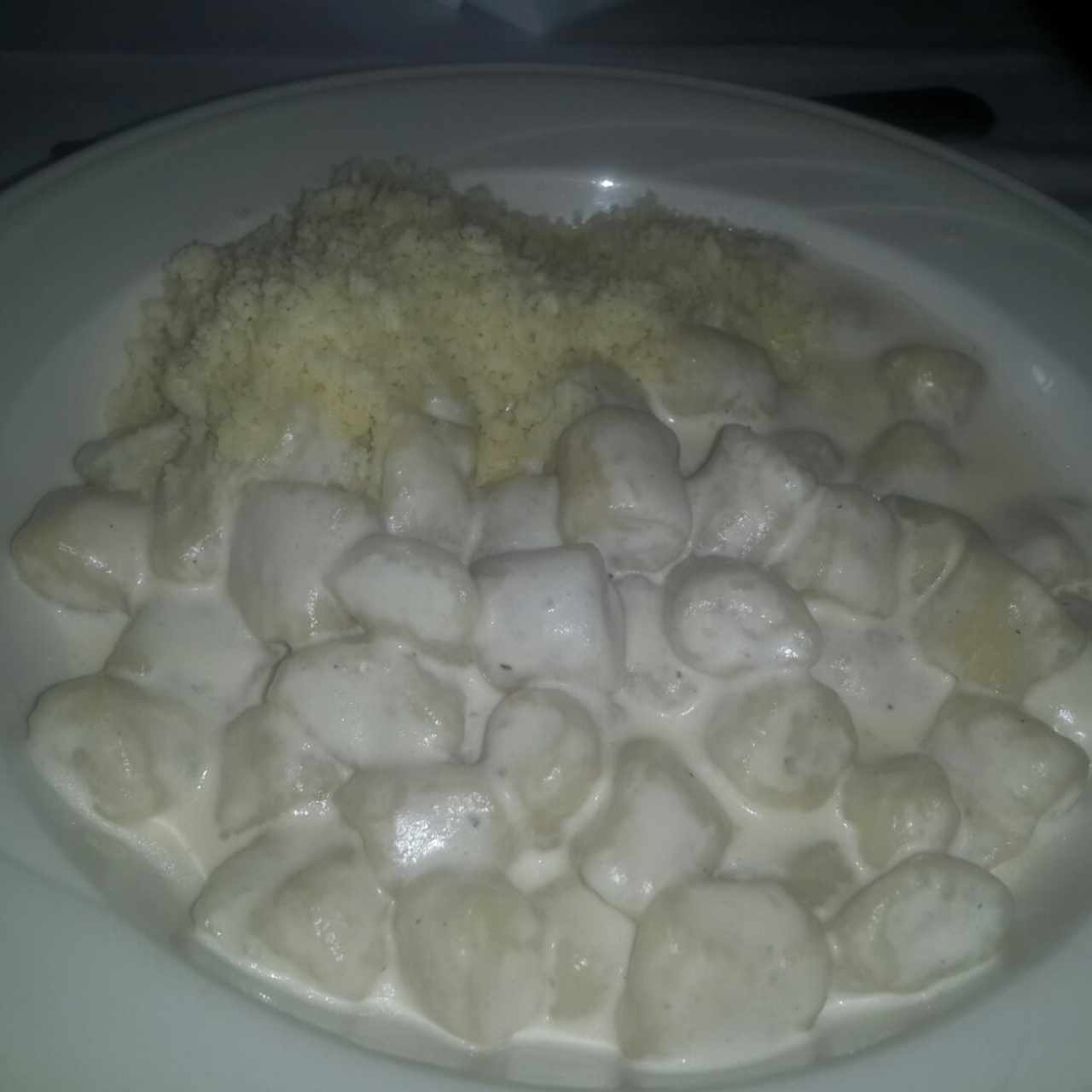 Gnocchi 4 Quesos, Parmiggiano al lado, le falta fuerza a la salsa