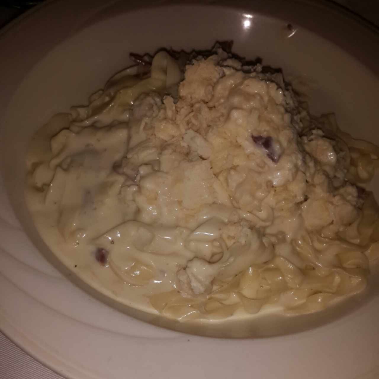 Fettuccini allá Grana Padano con Prosciutto, muy bueno, pero subió demasiado de precio