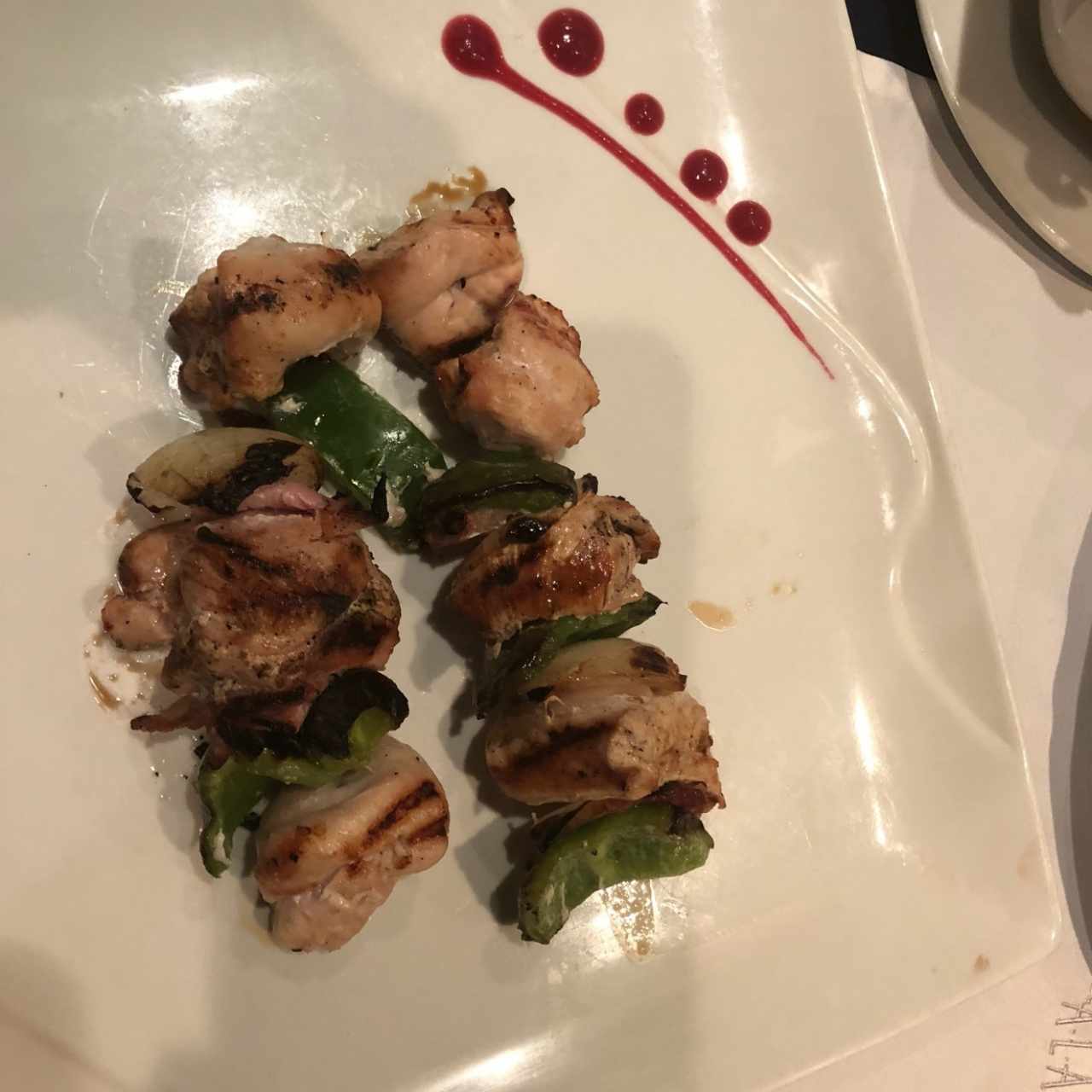 Broschettas de pollo y tocinetas