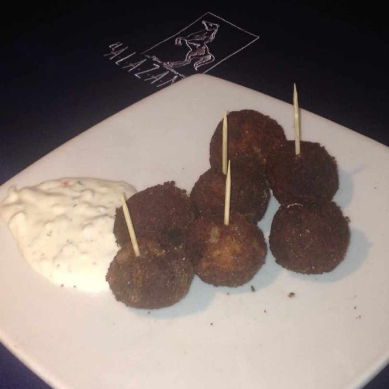 Bolitas de Carne con Salsa Tártara, Muy Buenas
