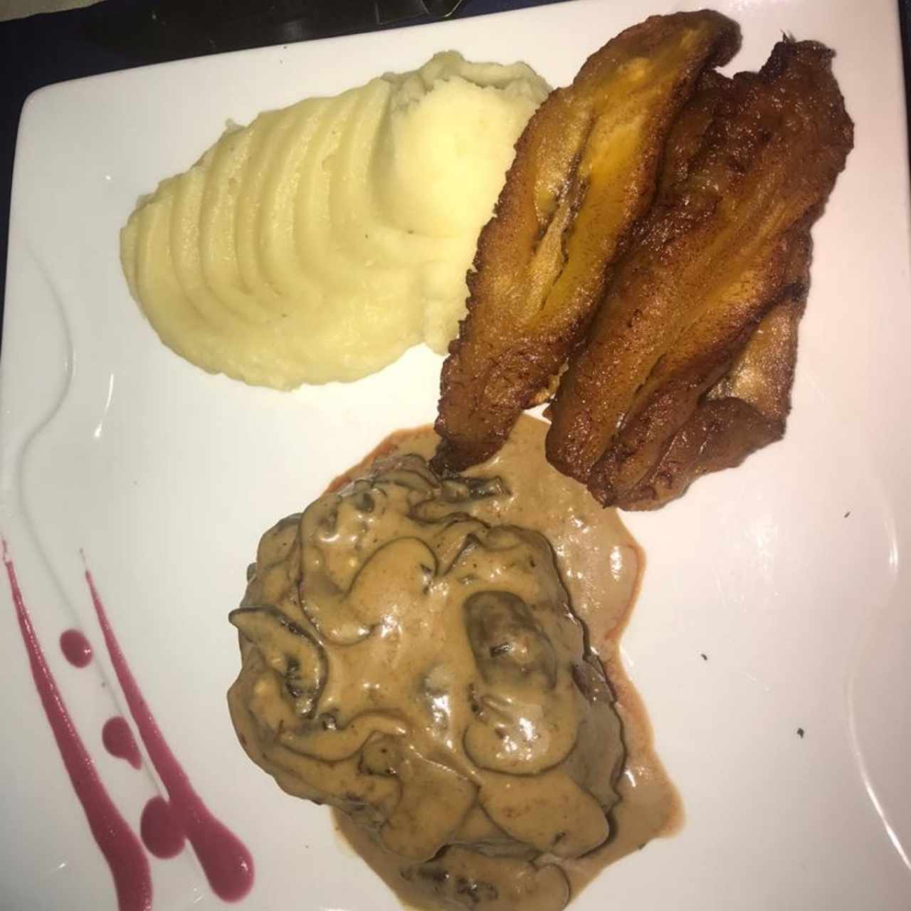 Medallion de Lomito con Puré y Tajadas, Espectacular