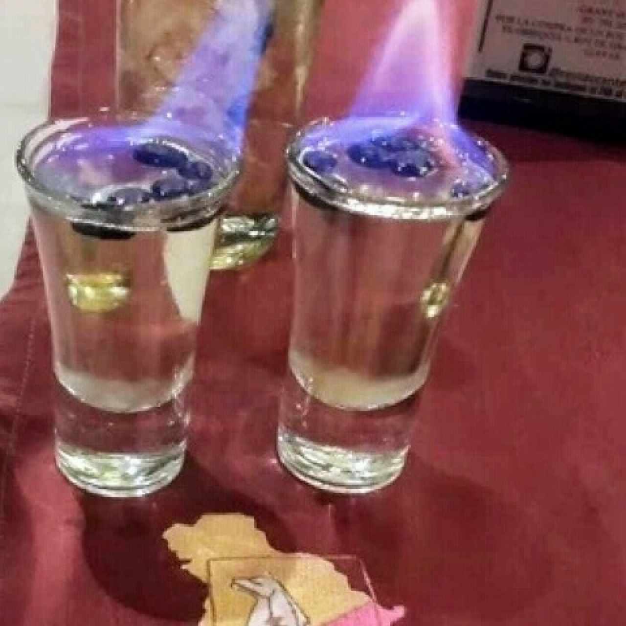 Cortesía la casa para la digestión sambuca