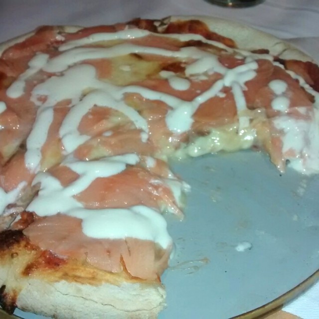 Pizza princesa, (Salmón y queso crema)