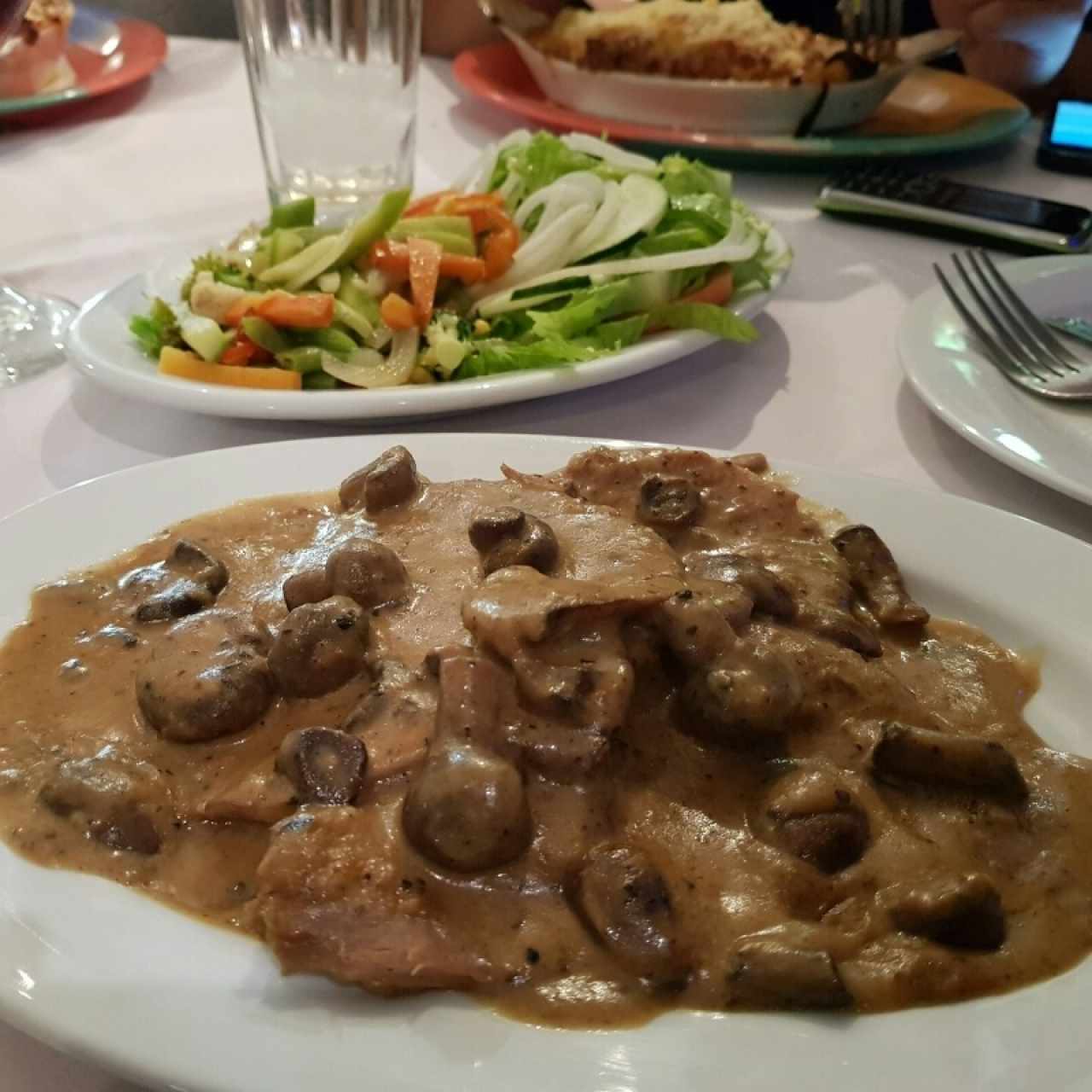 Lomito en salsa de champiñones