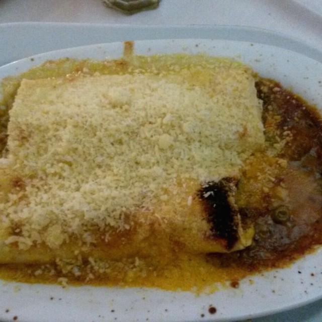 Canelones Terris (bologna, mozzarella y petit pois). Divino! 