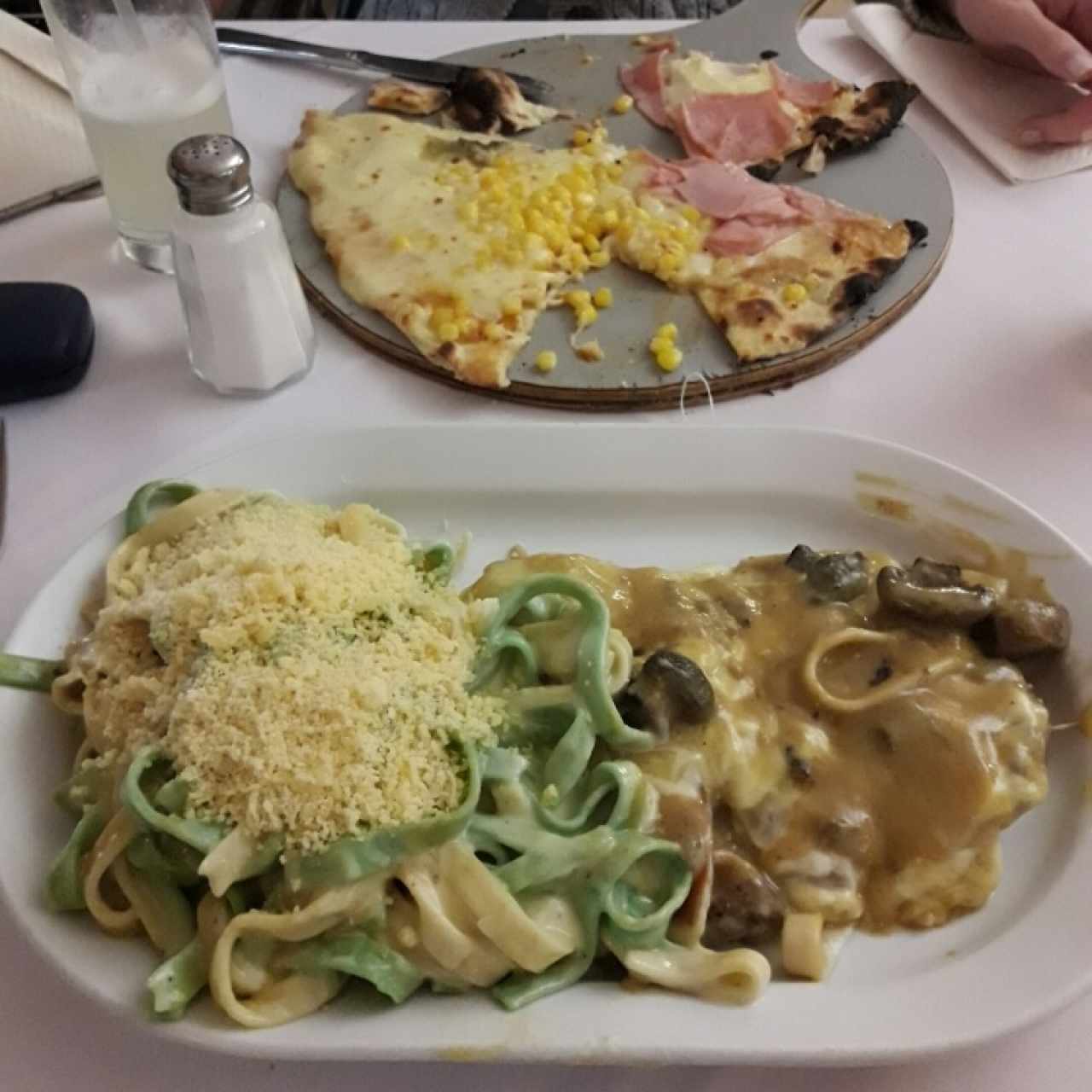 Cartocho de solomo y pizza 4 estaciones.