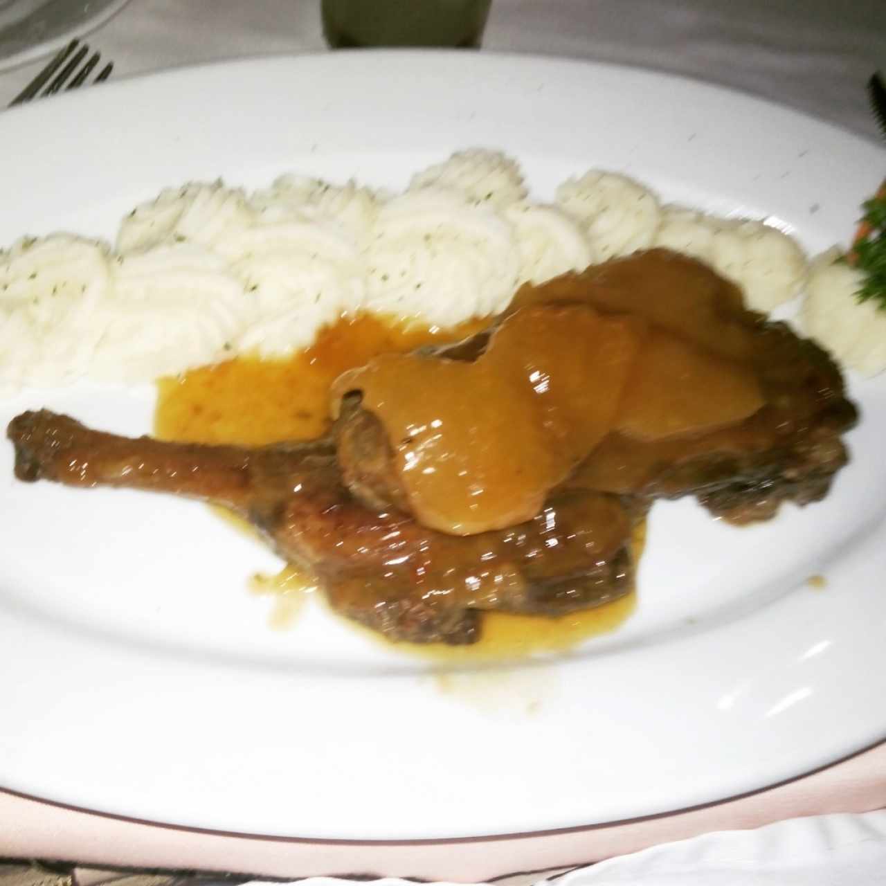 pollo a la naranja con puré de papa
