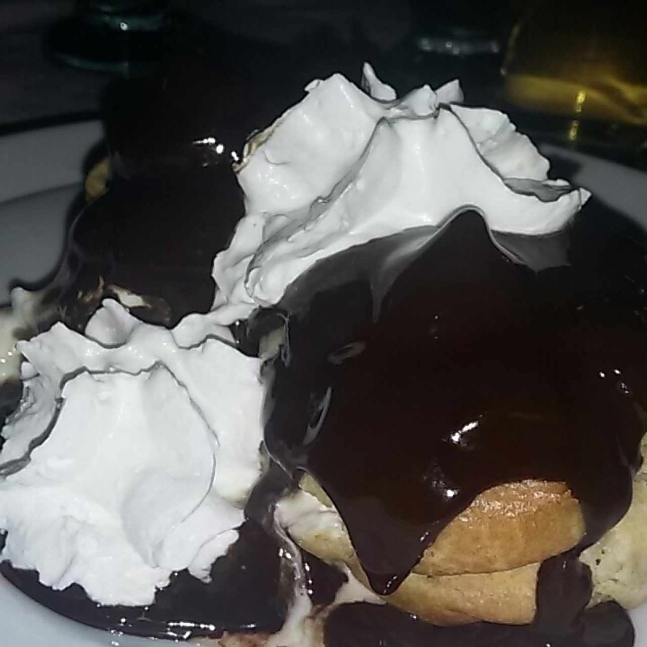 profiterol relleno de helado 