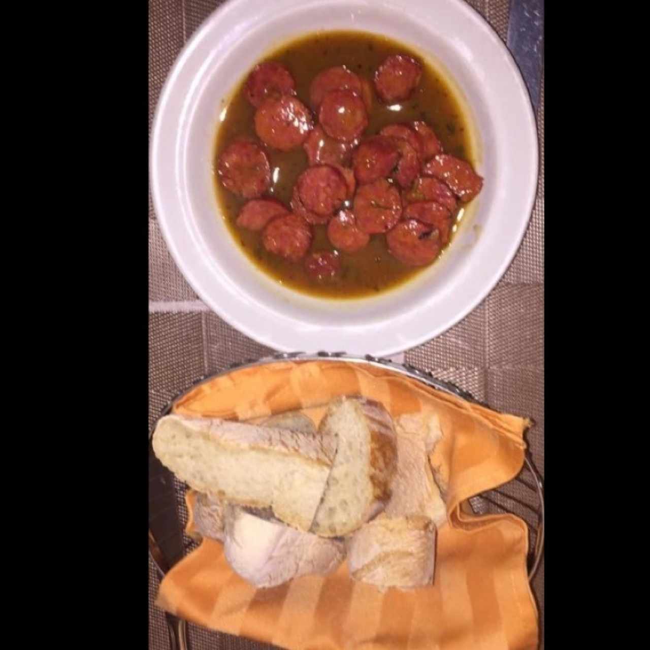 Chirizos Ahumados con Vino