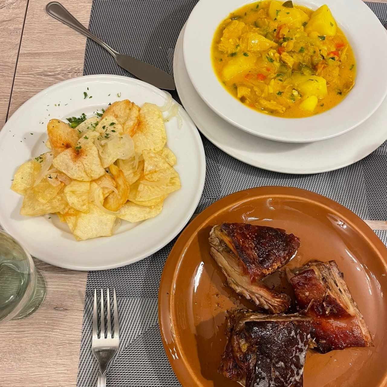 Cochinillo a la Segovia + Marmitako de atún 
