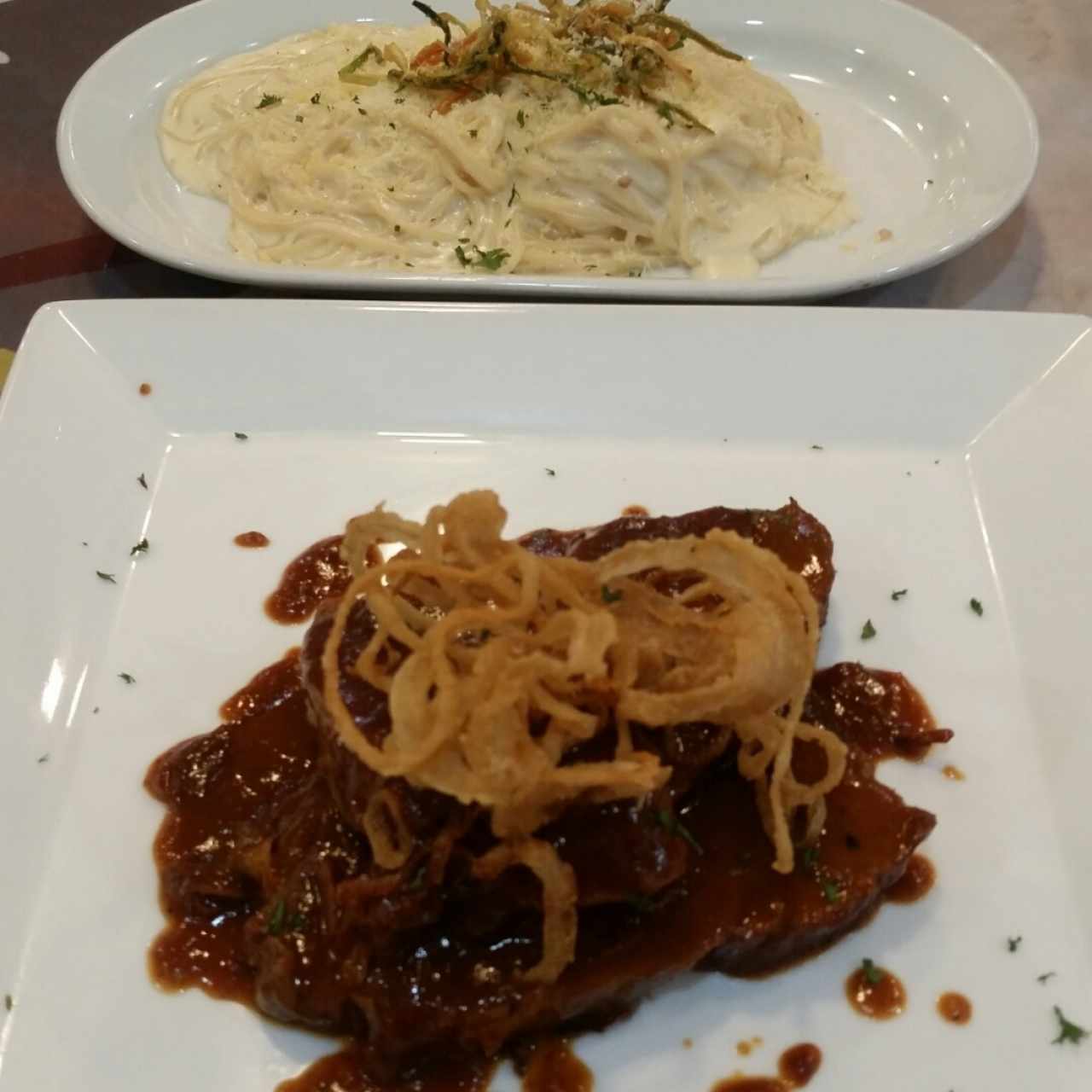 Asado negro con pasta cuatro queso 