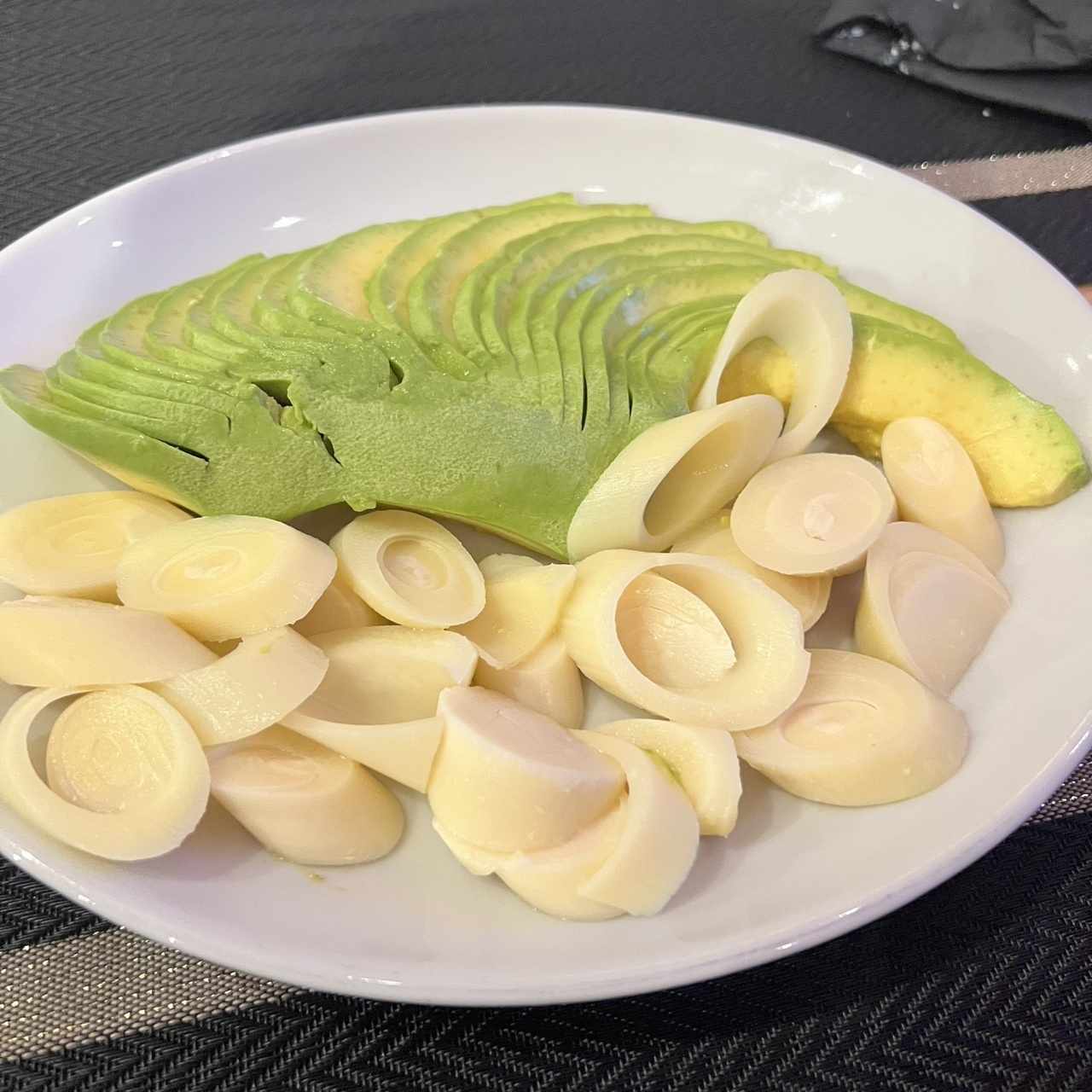 ENSALADAS - AGUACATE CON PALMITO
