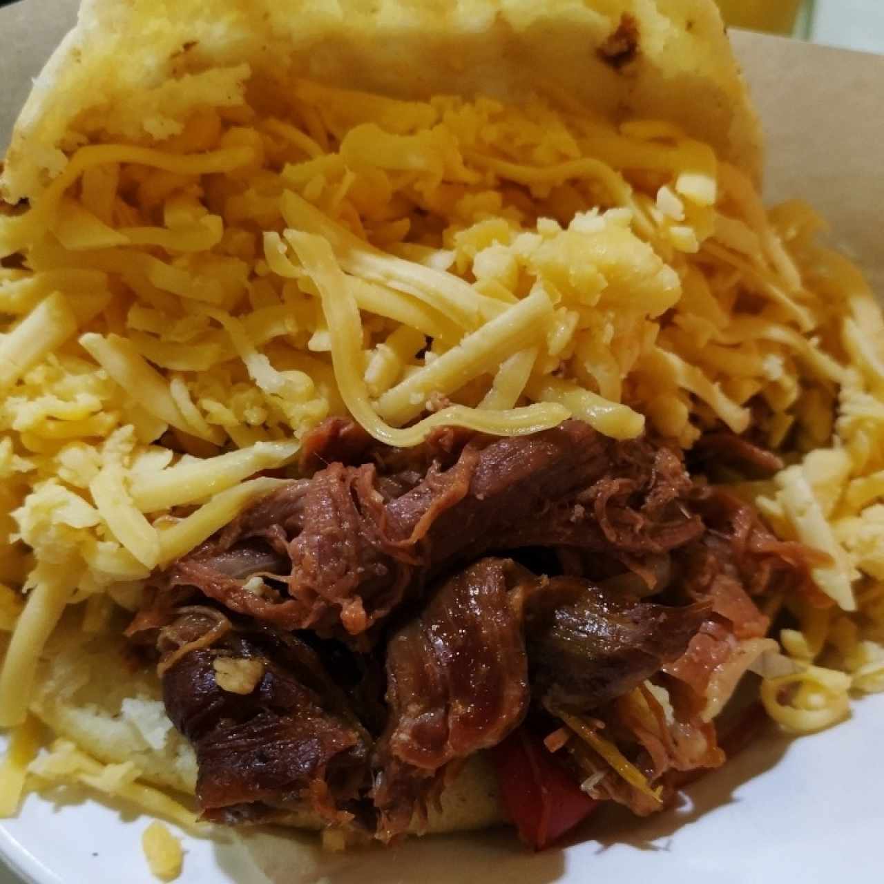 Arepa Pelua (Carne Mechada+Queso Amarillo)