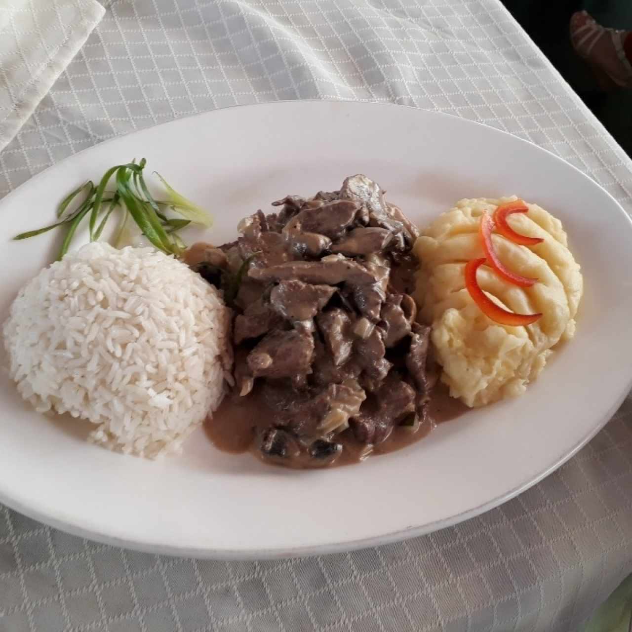 Strogonoff de Lomito