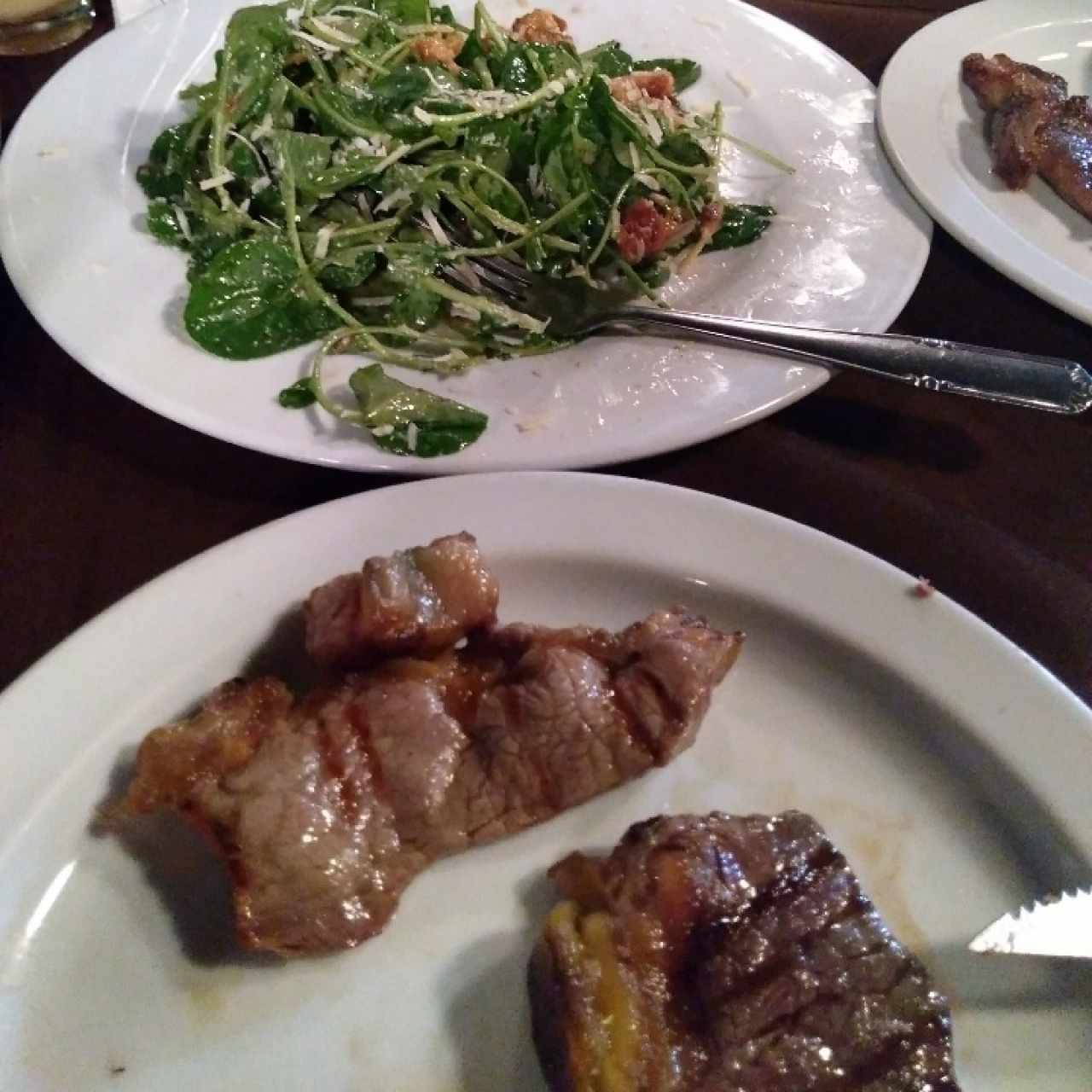 solomo y ensalada césar de berro