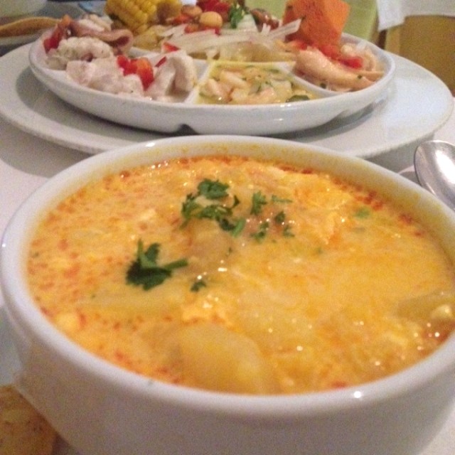 Chupin de camarones y degustacion de ceviche 
