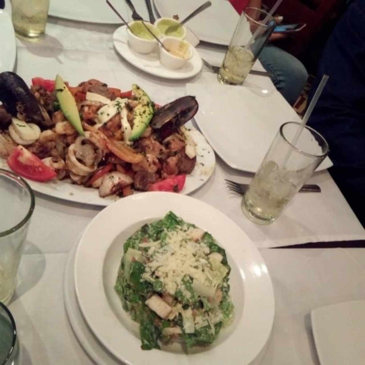 parrilla mar y tierra y ensalada César 
