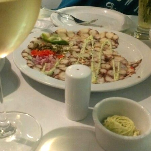 Carpaccio de pulpo muy rico y super fresh